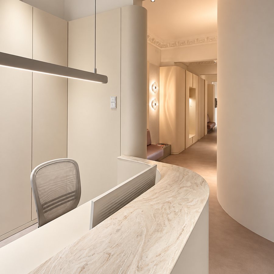 Reception with a view into the corridor